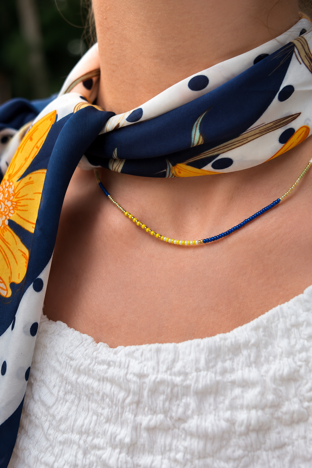 Perles de Paris ketting gedragen met sjaaltje
